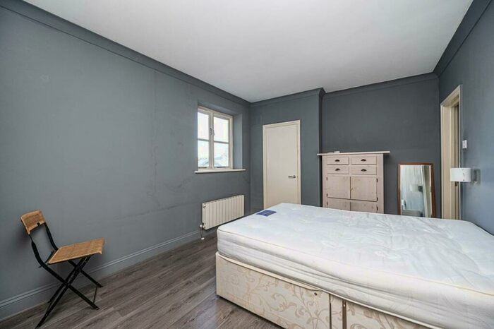 2 Bedroom Flat To Rent In Cross Street, Islington, London, N1