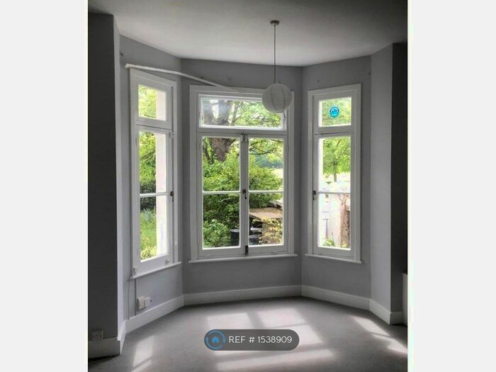 2 Bedroom Flat To Rent In Clapham Common North Side, London, SW4