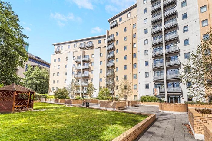 2 Bedroom Flat To Rent In Aspect, Elmwood Lane, LS2