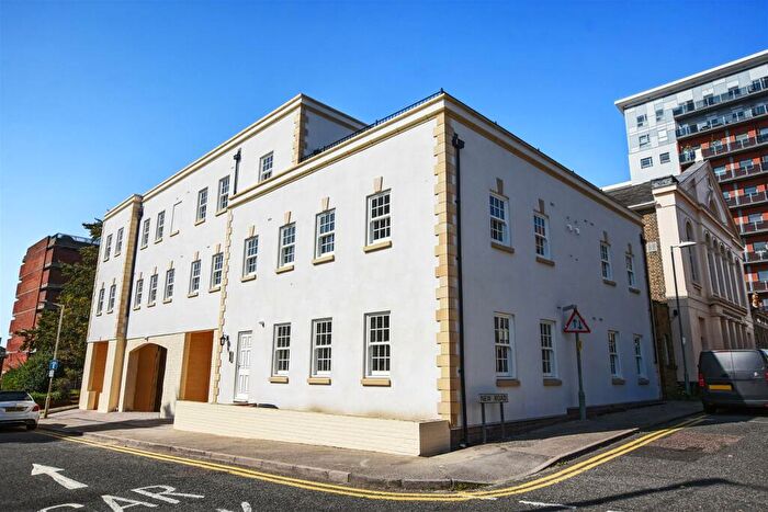 2 Bedroom Flat To Rent In Coptfold Road, Brentwood, Essex, CM14