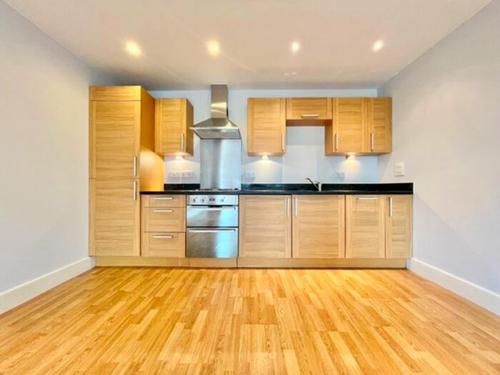 2 Bedroom Flat To Rent In Long Lane, London, SE1