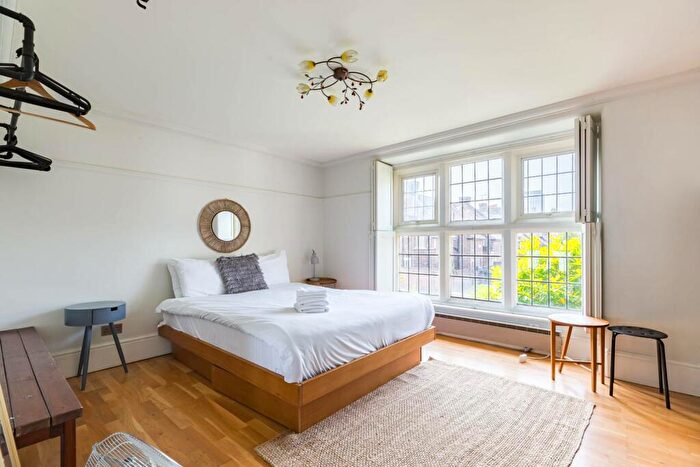 3 Bedroom Flat To Rent In Hale Street, , Canary Wharf, London, E14