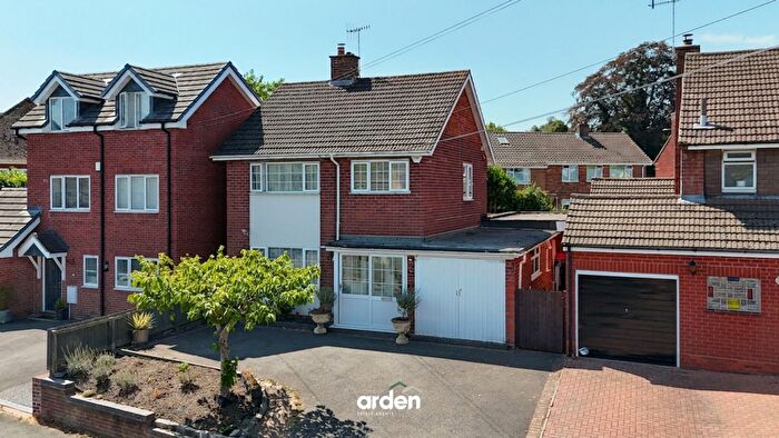4 Bedroom Detached House For Sale In Willow Road, Bromsgrove, B61