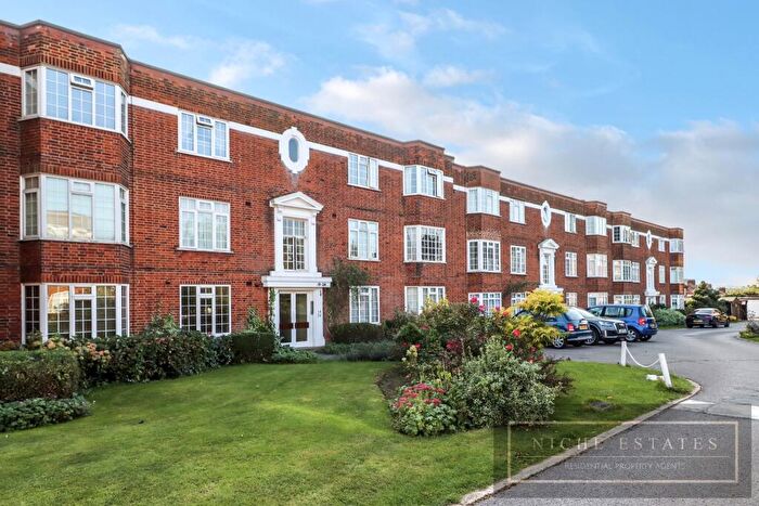 2 Bedroom Apartment To Rent In Ballards Lane, London, N3