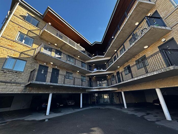 2 Bedroom Apartment To Rent In Wellington Point, Halifax, HX1