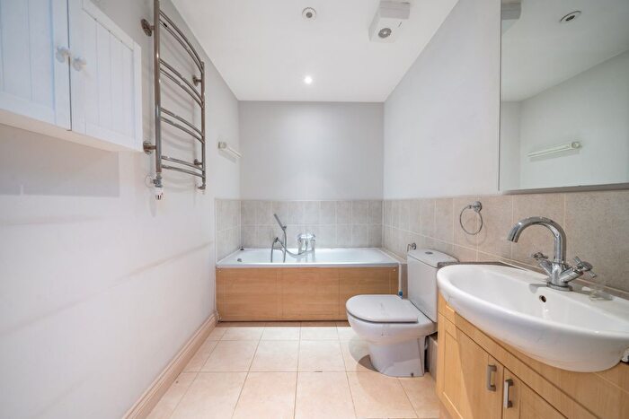 2 Bedroom Flat For Sale In Church Road, Esher, KT10