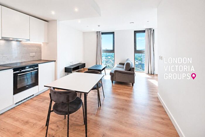 1 Bedroom Apartment To Rent In One Thames Quay, Marsh Wall, London, E14