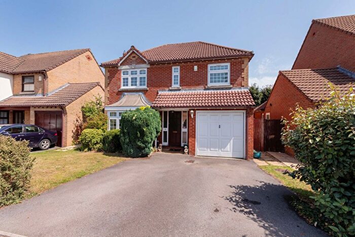 4 Bedroom Detached House For Sale In White Acres Drive, Holyport, Maidenhead, SL6