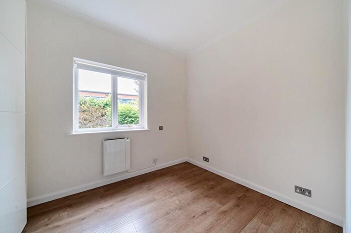 1 Bedroom Flat To Rent In Sunbury, Surrey, TW16