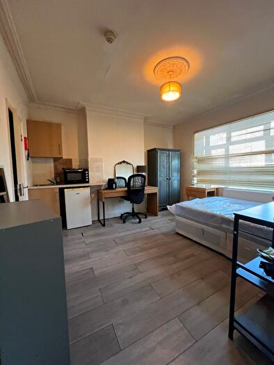 Studio To Rent In Woodstock Avenue, London, NW11