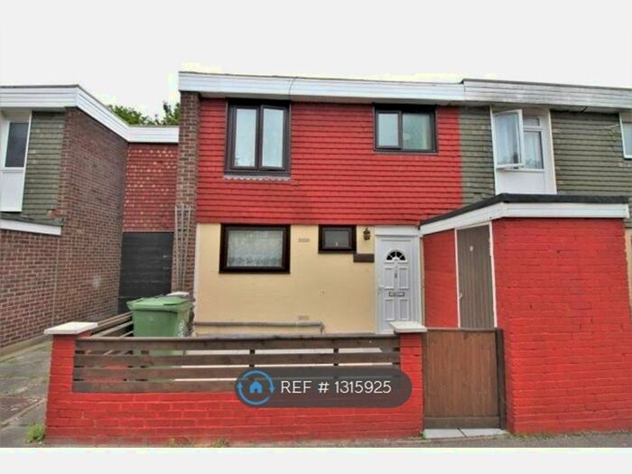 3 Bedroom End Of Terrace House To Rent In Seymour Close, Portsmouth PO2