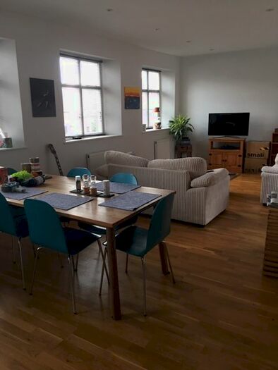 2 Bedroom Flat To Rent In Horse Fair, Banbury, OX16