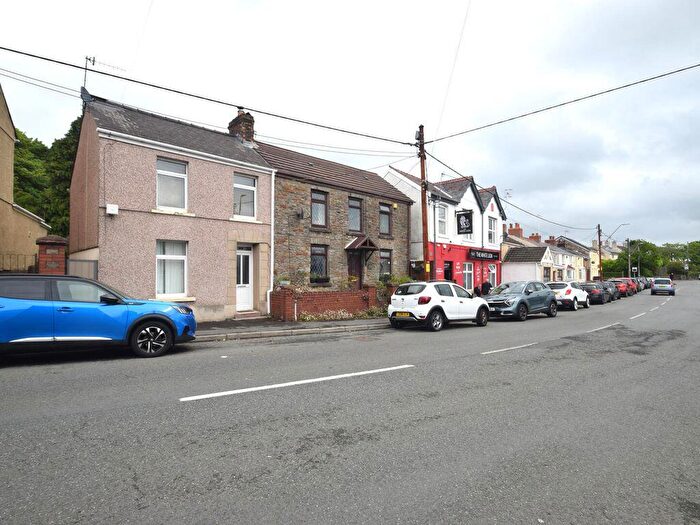 3 Bedroom Semi-Detached House For Sale In Pemberton Road Llanelli, SA14