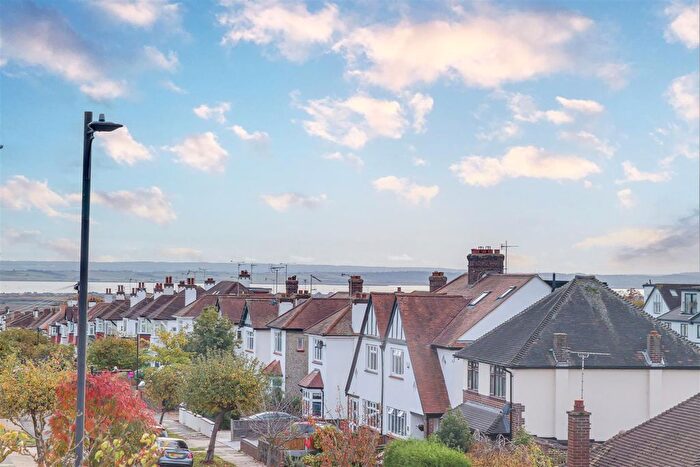 2 Bedroom Flat For Sale In London Road, Leigh-On-Sea, SS9