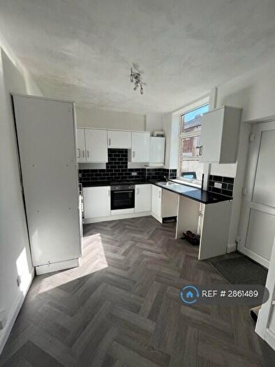 3 Bedroom Terraced House To Rent In County St, Oldham, OL8