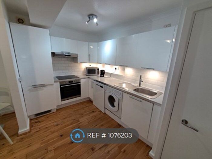 1 Bedroom Flat To Rent In Waterloo Gardens, London, N1