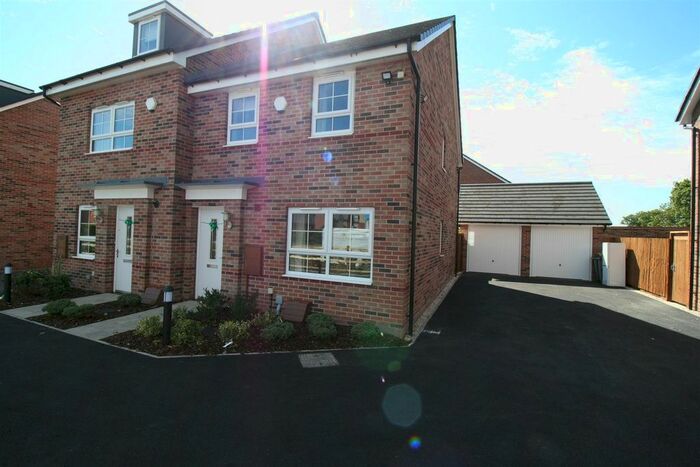 3 Bedroom Semi-Detached House To Rent In Fleece Lane, Nuneaton, CV11