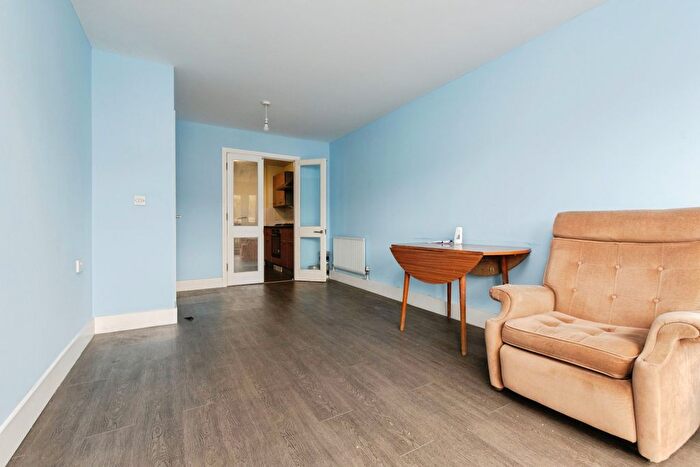 2 Bedroom Flat For Sale In Brighton Road, Purley, CR8