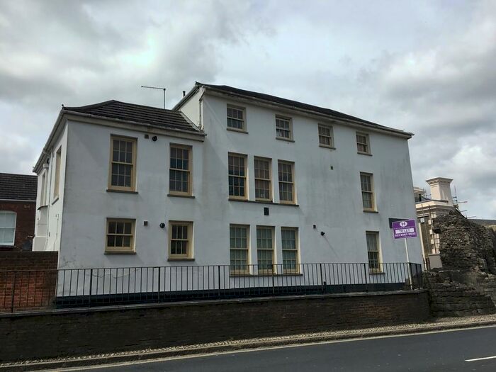 2 Bedroom Apartment To Rent In Castle Lane, Southampton, SO14