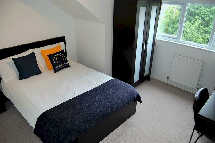 3 Bedroom Terraced House To Rent In Martin Bank Wood, Huddersfield, West Yorkshire, HD5