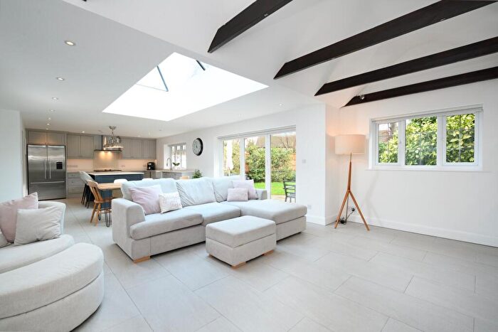 4 Bedroom Detached House For Sale In Beech Close, Hersham, Walton-on-Thames, KT12