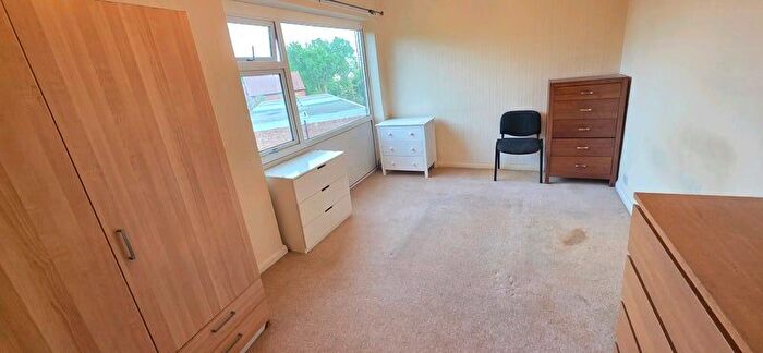 1 Bedroom Flat To Rent In Queens Court, Stockport, SK4
