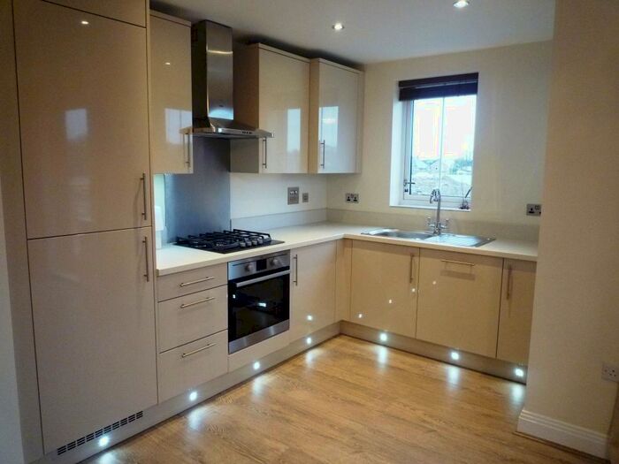 2 Bedroom Apartment To Rent In Kingfisher Drive, Maidenhead, SL6