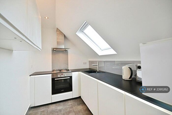 2 Bedroom Flat To Rent In St. Pauls Avenue, London, NW2