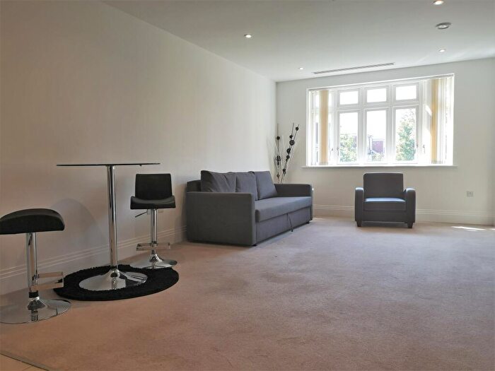2 Bedroom Apartment To Rent In Atwell Court, High Road, North Finchley, Barnet, London, N12