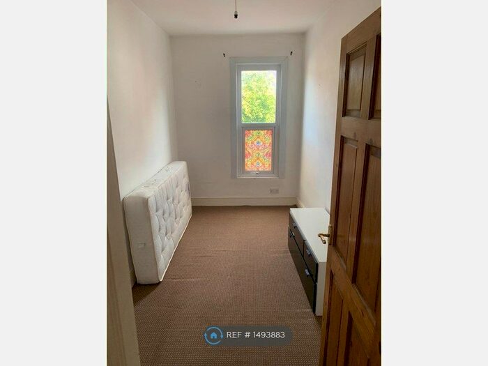 2 Bedroom Flat To Rent In Clarendon Park Road, Leicester, LE2