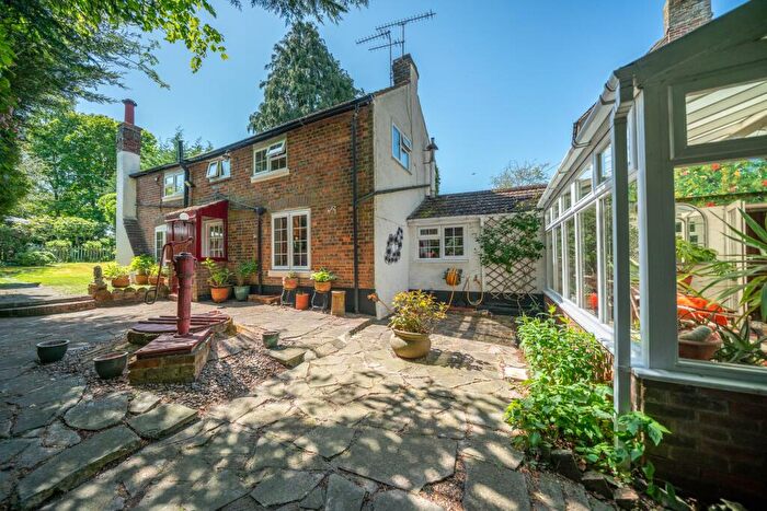 3 Bedroom Detached House For Sale In Common Road, Kensworth, LU6