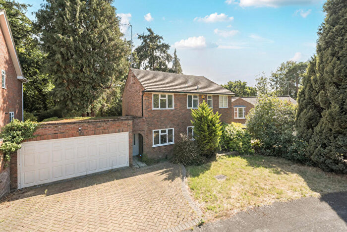 4 Bedroom Detached House For Sale In Broomcroft Close, Pyrford, GU22