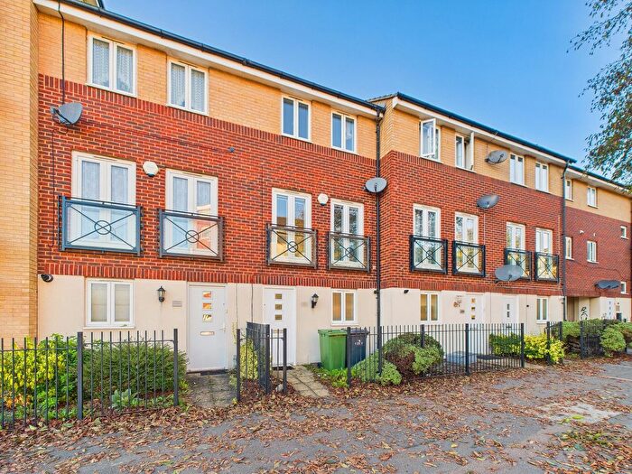 3 Bedroom Town House For Sale In Eagle Way, Hampton Centre, Peterborough, PE7