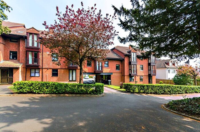 2 Bedroom Flat To Rent In Midhope Road, Mount Hermon, Woking, GU22