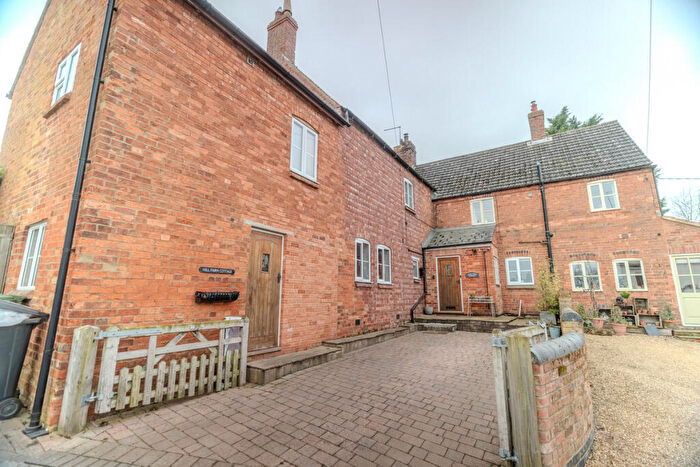 4 Bedroom Semi-Detached House For Sale In Hill Farm Cottage, Woodford, NN14