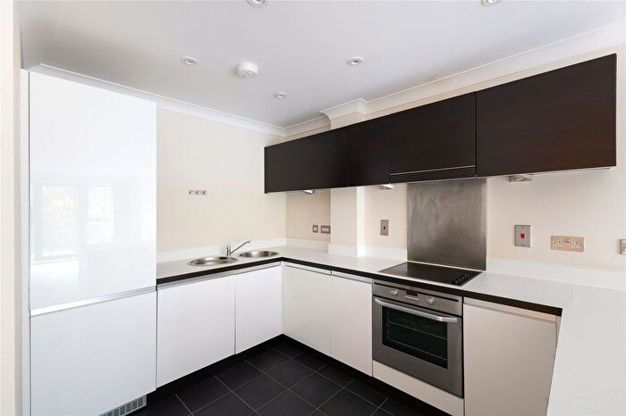 2 Bedroom Flat To Rent In Walton Well Road, Oxford, Oxfordshire, OX2