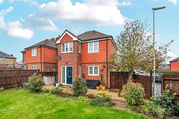 3 Bedroom Detached House For Sale In Haslemere Road, Liphook, GU30