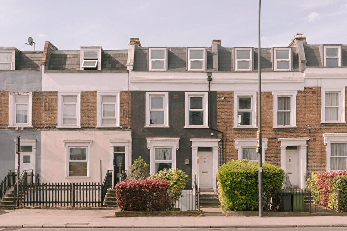 2 Bedroom Flat For Sale In Lewisham Way, New Cross, London, SE14