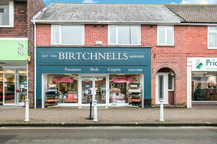 3 Bedroom Flat To Rent In Highcliffe, BH23