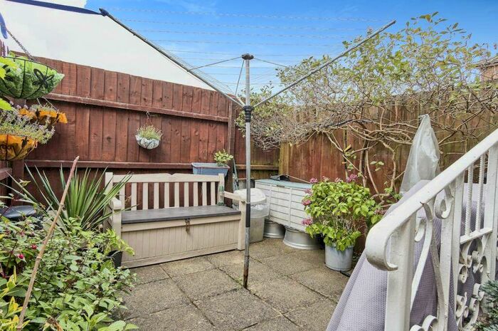 1 Bedroom Semi-Detached House To Rent In Cottage Mews, Newport, PO30