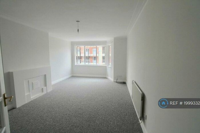2 Bedroom Flat To Rent In Beulah Hill, London, SE19