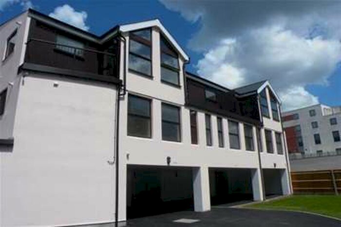 2 Bedroom Flat To Rent In Valzan House - Camberley, GU15