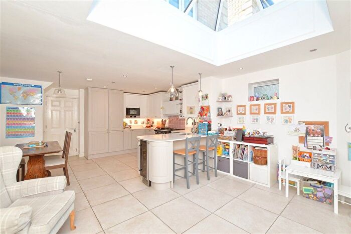 3 Bedroom End Terrace House For Sale In Woodlands Lane, Chichester, West Sussex, PO19