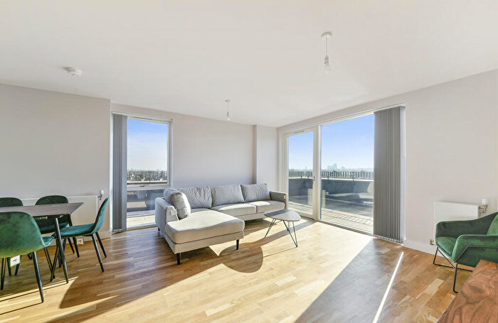 3 Bedroom Flat To Rent In The Oakwood, Colina Road, Haringey, London, N15
