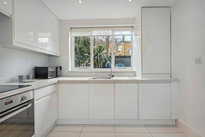 2 Bedroom Flat To Rent In Sandmere Road, London, SW4