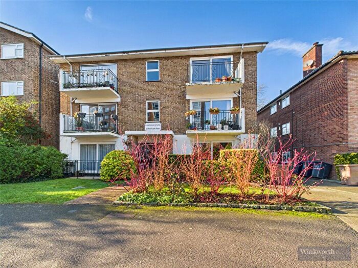 2 Bedroom Apartment For Sale In Adelaide Road, Surbiton, KT6