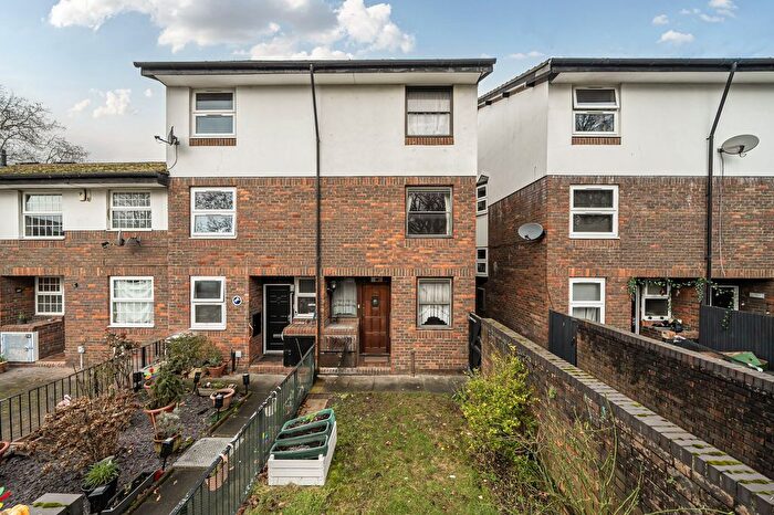 4 Bedroom End Terrace House For Sale In Frankland Close, London, SE16