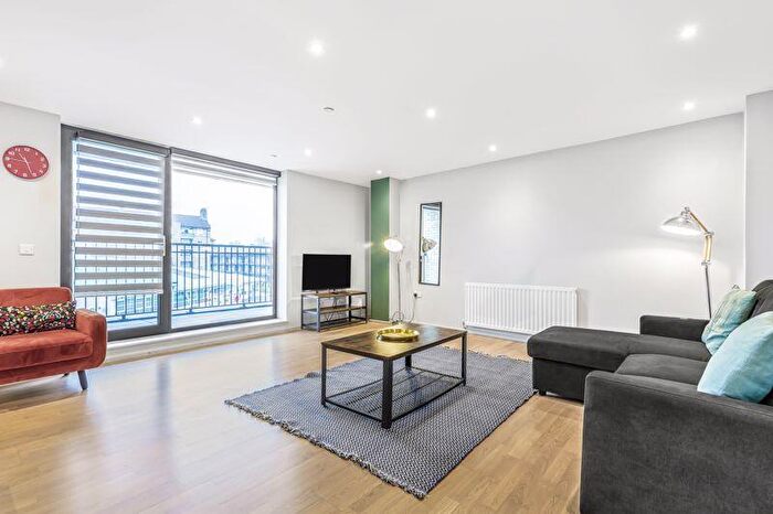 2 Bedroom Flat To Rent In Mowlem Street, London, E2