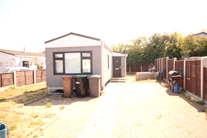 2 Bedroom Detached House For Sale In Stopsley Mobile Home Park, St. Thomas's Road, Luton, Bedfordshire, LU2