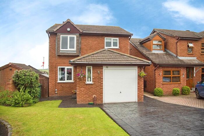 3 Bedroom Detached House For Sale In Woodlands Drive, Skelmanthorpe, Huddersfield, HD8